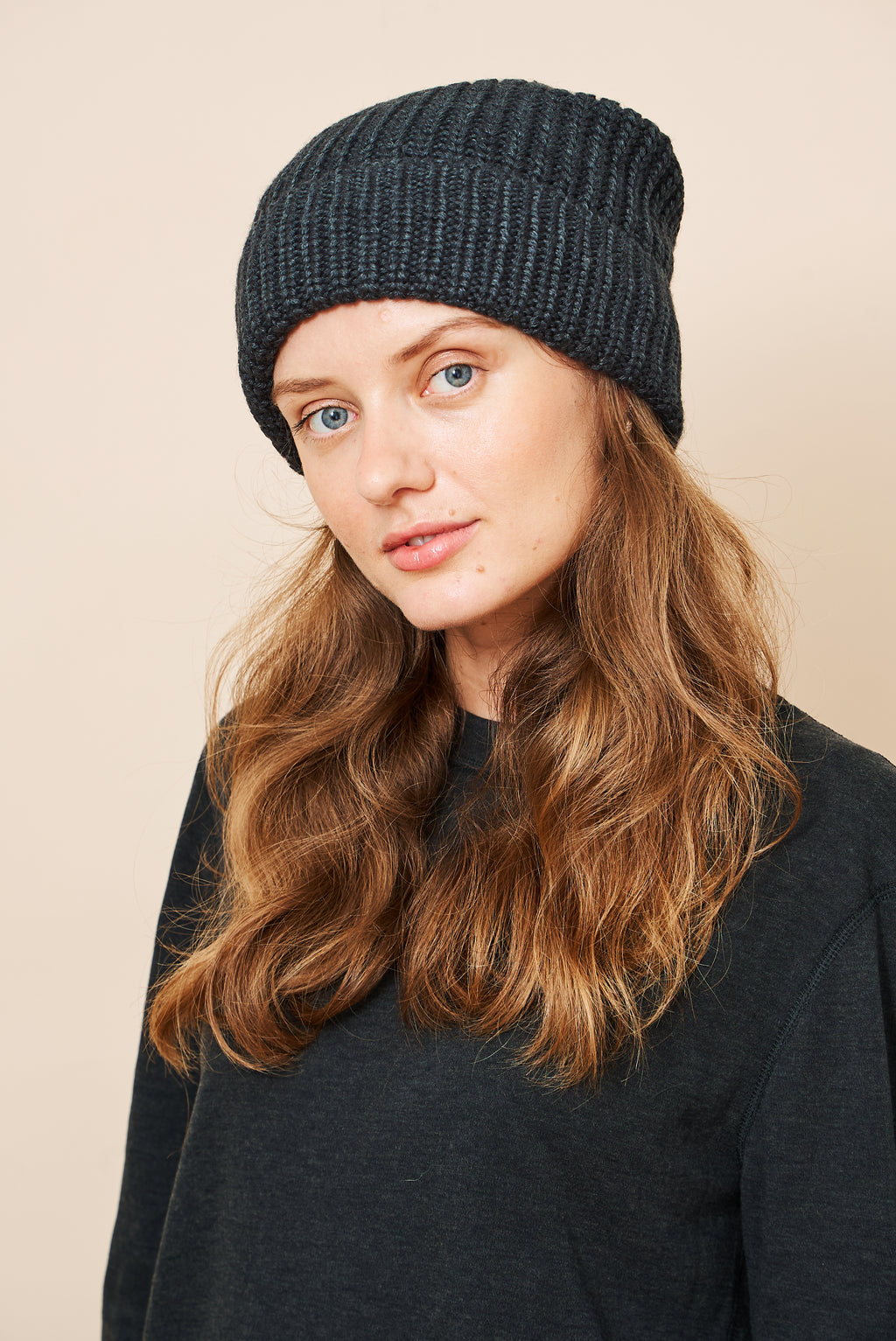 Woman wearing the black self-heating knit beanie hat