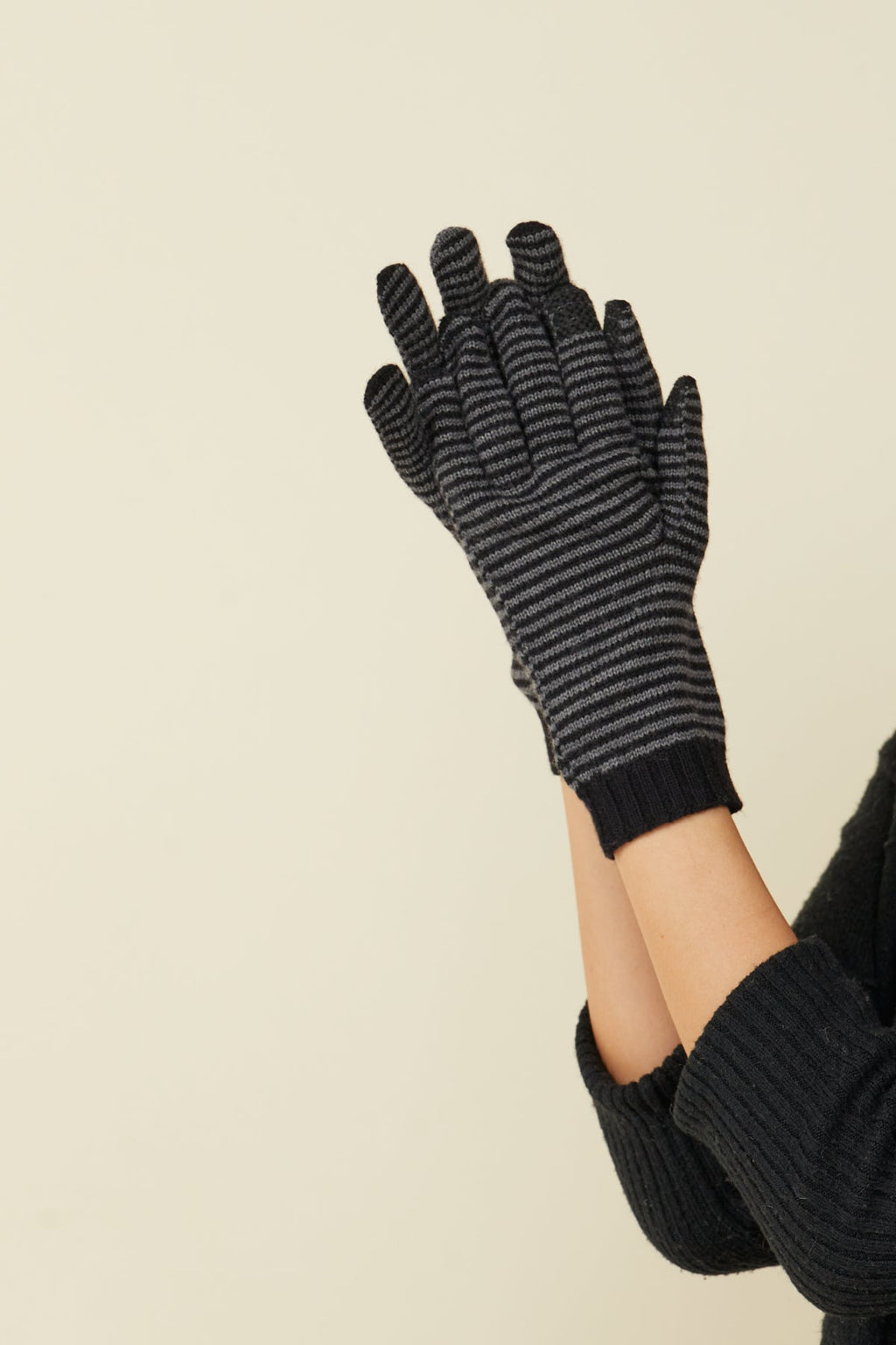 Black and grey striped self-heating merino gloves